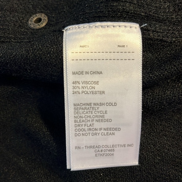 NWT Ellen Tracy Women’s Black Crew Neck Sweater With Button Detail Size Medium - Picture 8 of 8